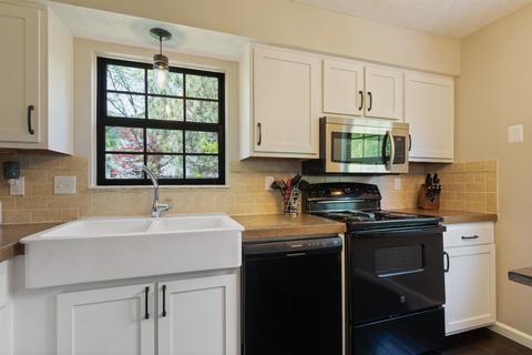 3646 Carnforth Dr, Columbus, OH 43221 photo 16