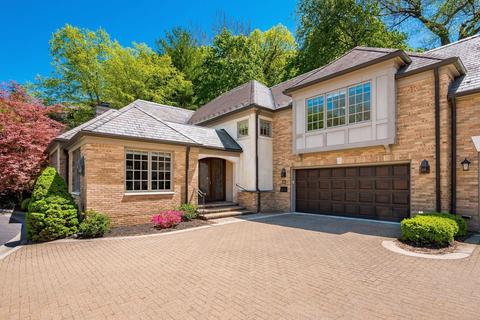12 Lyonsgate Rd, Bexley, OH 43209 photo 2