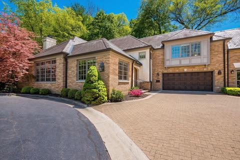 12 Lyonsgate Rd, Bexley, OH 43209 photo 3