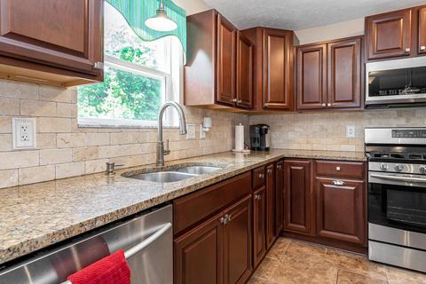 552 Adrian Dr, Delaware, OH 43015 photo 6