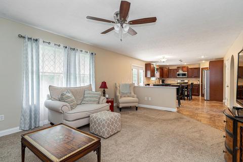 552 Adrian Dr, Delaware, OH 43015 photo 4