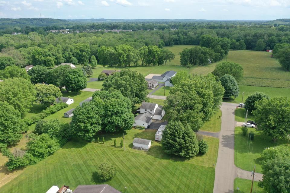  142 Dry Creek Rd, Newark, OH 43055 photo 3