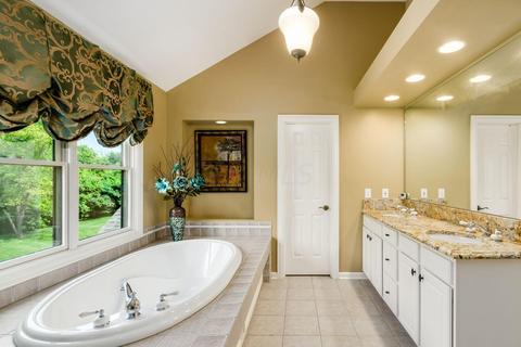 8066 Luckstone Dr, Dublin, OH 43017 photo 32