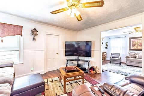 46 E College St, Fredericktown, OH 43019 photo 6