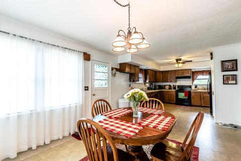 46 E College St, Fredericktown, OH 43019 photo 12