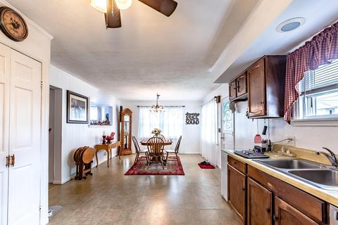 46 E College St, Fredericktown, OH 43019 photo 10