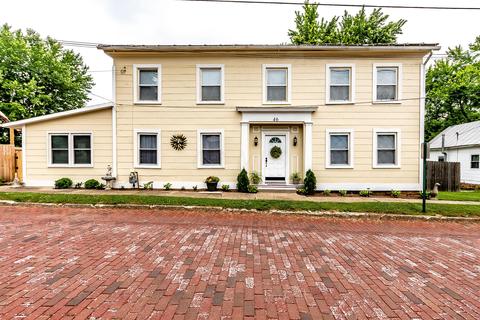 46 E College St, Fredericktown, OH 43019 photo 2