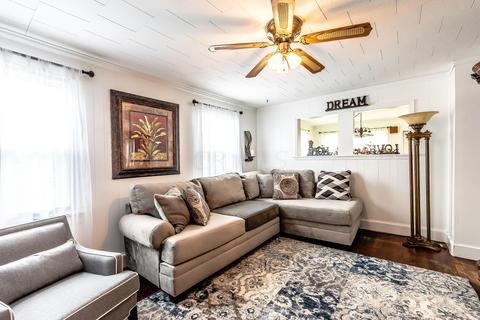 46 E College St, Fredericktown, OH 43019 photo 5