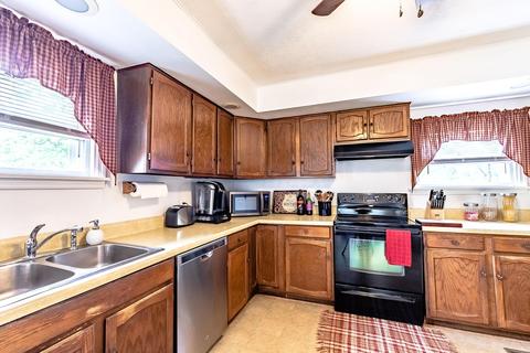 46 E College St, Fredericktown, OH 43019 photo 8