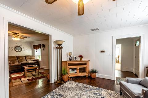 46 E College St, Fredericktown, OH 43019 photo 4