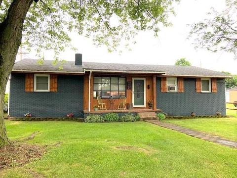 667 E 2nd St, Logan, OH 43138 photo 2