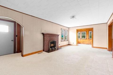 538 E Main St, Hebron, OH 43025 photo 4