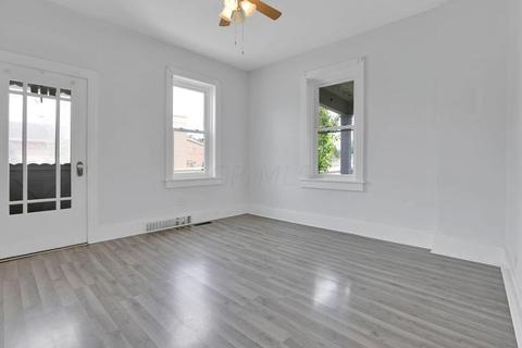 276 E William St, Delaware, OH 43015 photo 8