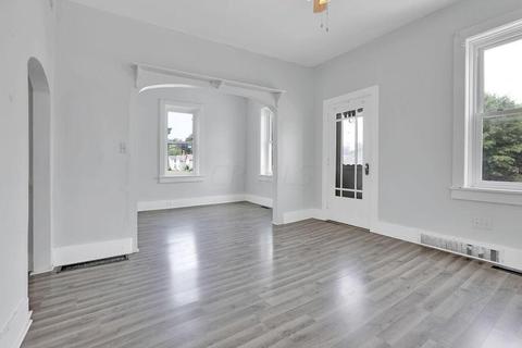 276 E William St, Delaware, OH 43015 photo 9
