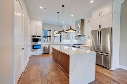 2296 Quarry Trails Dr, Columbus, OH 43228