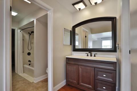879 Manor Ln #E, Columbus, OH 43221 photo 22