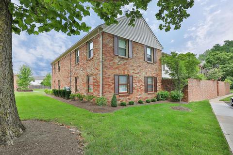 879 Manor Ln #E, Columbus, OH 43221 photo 2