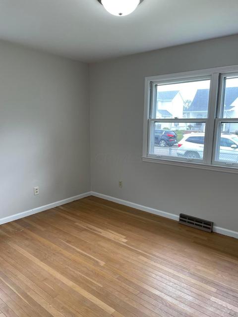 110 Park St, Circleville, OH 43113 photo 4