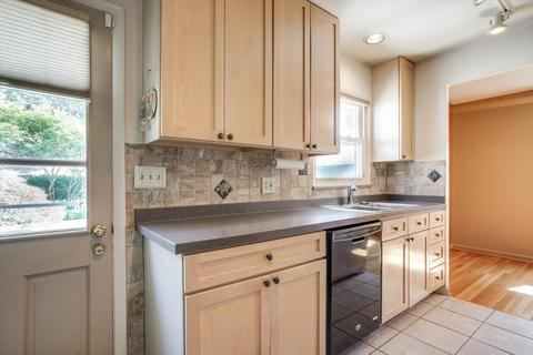 2850 E Broad St, Columbus, OH 43209 photo 11