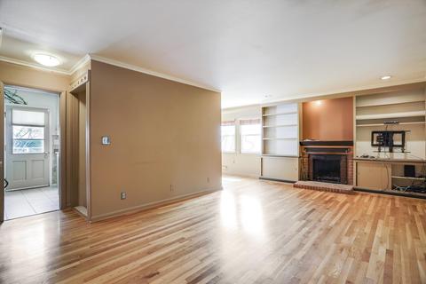 2850 E Broad St, Columbus, OH 43209 photo 4