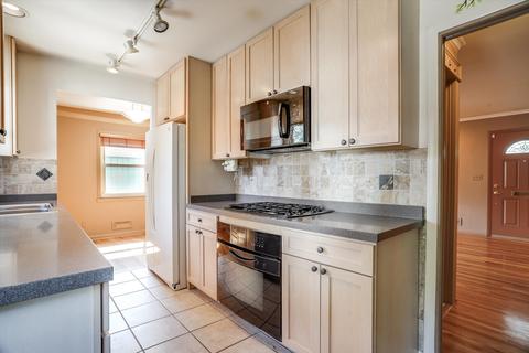 2850 E Broad St, Columbus, OH 43209 photo 10