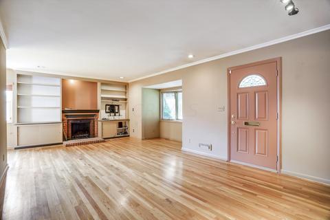 2850 E Broad St, Columbus, OH 43209 photo 5