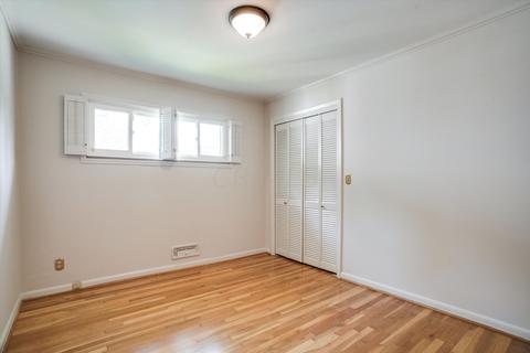 2850 E Broad St, Columbus, OH 43209 photo 14