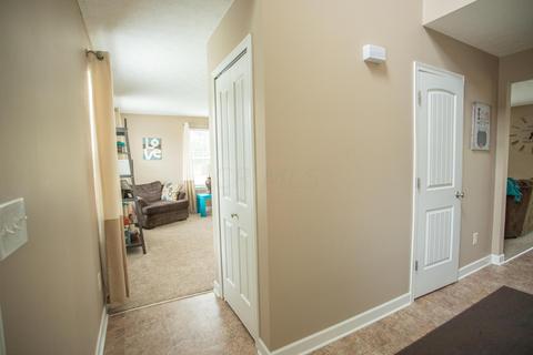 718 Rolling Acre Dr, Lithopolis, OH 43136 photo 4