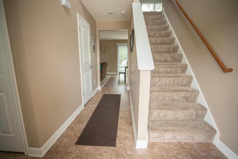 718 Rolling Acre Dr, Lithopolis, OH 43136 photo 2