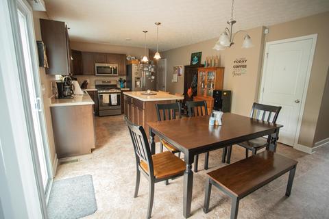 718 Rolling Acre Dr, Lithopolis, OH 43136 photo 10