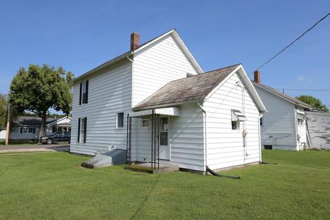 203 Chestnut St, Dresden, OH 43821 photo 3