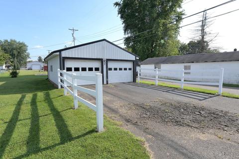 203 Chestnut St, Dresden, OH 43821 photo 4