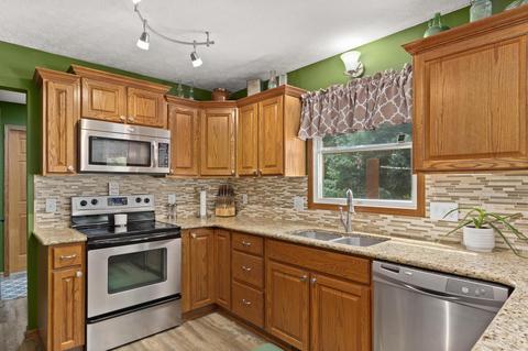 908 Armstrong Dr, Willard, OH 44890 photo 3