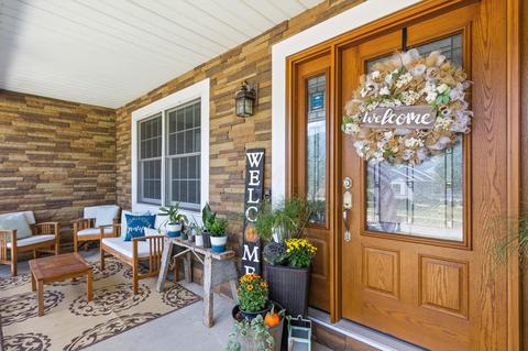 908 Armstrong Dr, Willard, OH 44890 photo 2