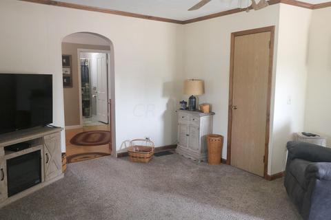 140 W Mill St, Circleville, OH 43113 photo 3