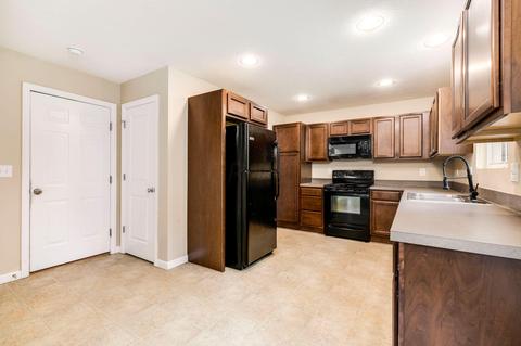 313 Woods Edge Loop, Pataskala, OH 43062 photo 2