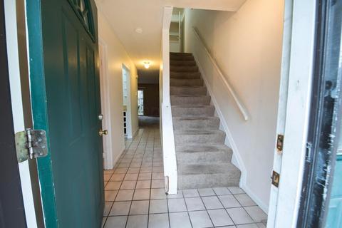 453 Shell Ct E, Whitehall, OH 43213 photo 3