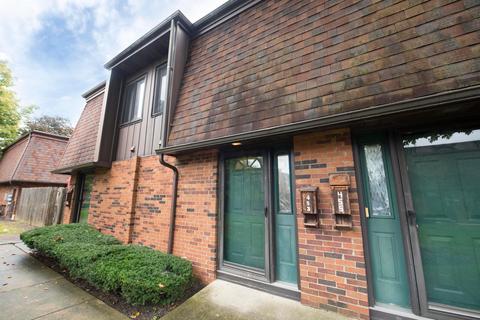 453 Shell Ct E, Whitehall, OH 43213 photo 2