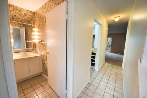453 Shell Ct E, Whitehall, OH 43213 photo 5