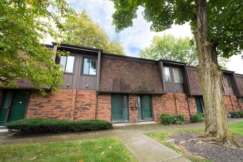 453 Shell Ct E, Whitehall, OH 43213 photo 1