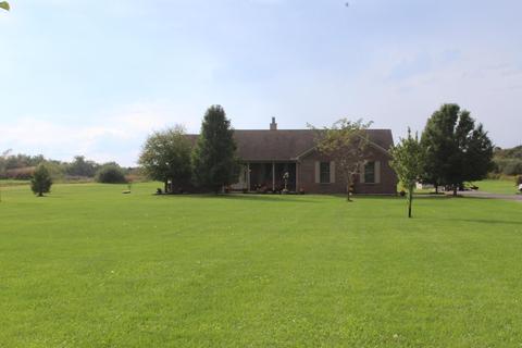 26195 Shoemaker Rd, Circleville, OH 43113 photo 2