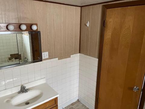 201 E High St, Circleville, OH 43113 photo 9