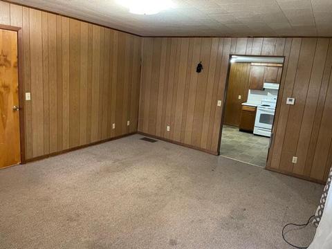 201 E High St, Circleville, OH 43113 photo 5