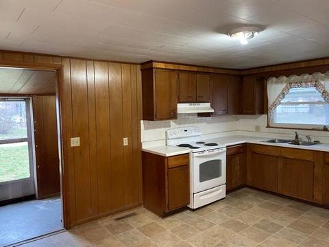 201 E High St, Circleville, OH 43113 photo 7