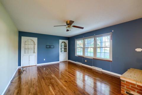 992 Circle Dr, Circleville, OH 43113 photo 5