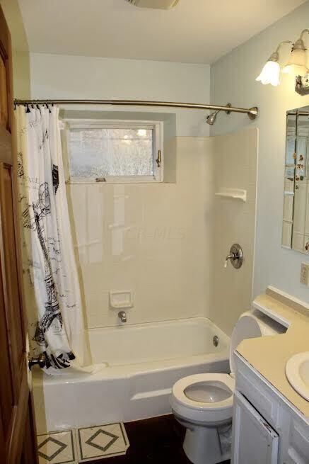692 N Walnut St, Logan, OH 43138 photo 10