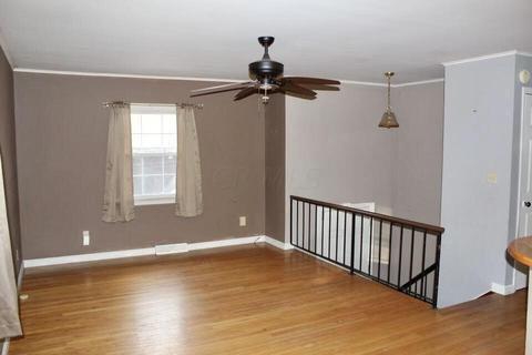 692 N Walnut St, Logan, OH 43138 photo 3