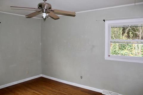 692 N Walnut St, Logan, OH 43138 photo 7