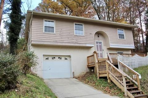 692 N Walnut St, Logan, OH 43138 photo 1