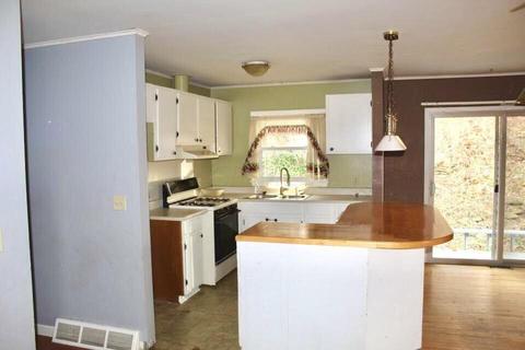 692 N Walnut St, Logan, OH 43138 photo 5